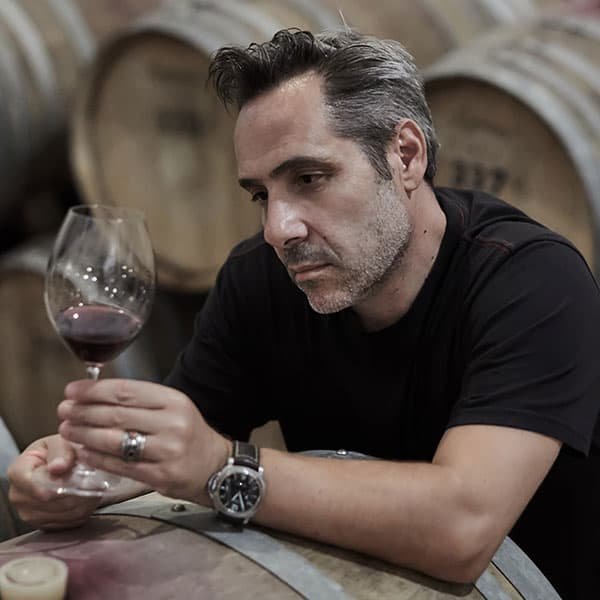 Γιάννης Καρακάσης, ελληνας Master of Wine, είναι ένας από τους περίπου 400 Masters of Wine στον κόσμο