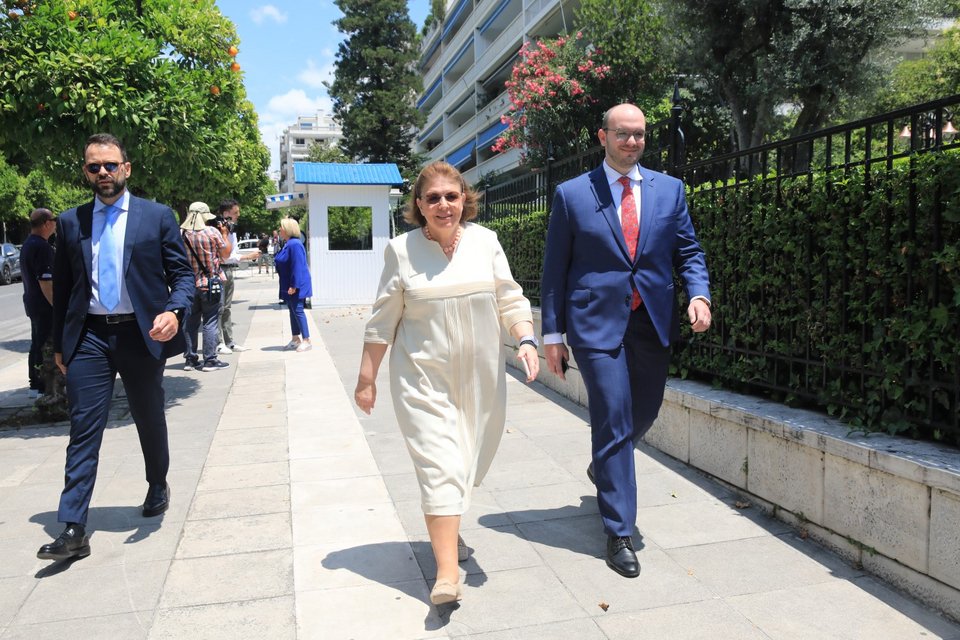 Η μόνη υπουργός που έμεινε αμετακίνητη: η υπουργός Πολιτισμού Λίνα Μενδώνη