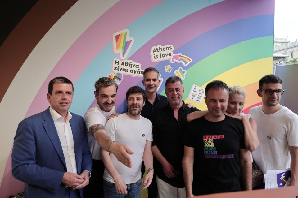  Ο βουλευτής της ΝΔ Δημήτρης Καιρίδης, ο οδοντίατρος Κωνσταντίνος Δέδες, ο πρώην υφυπουργός Πολιτισμού Νικόλας Γιατρωμανωλάκης, ο συνεργάτης του Κ.Μητσοτάκη Αλέξης Πατέλης, η Κατερίνα Γκαγκάκη