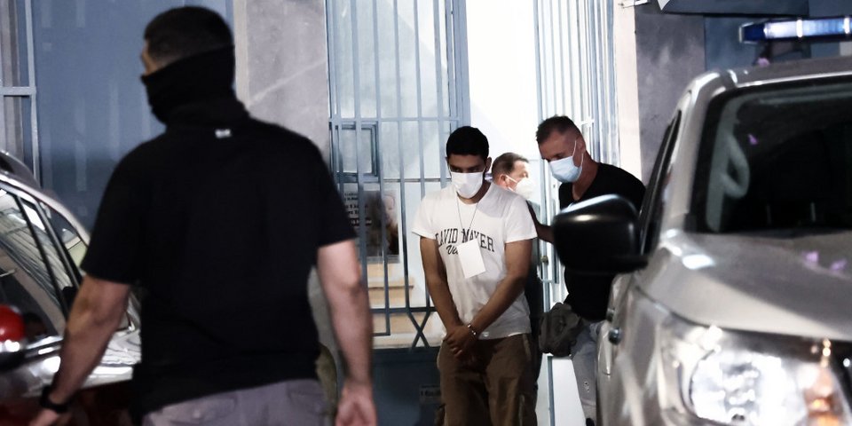 Στον εισαγγελέα μεταφέρθηκαν χθες βράδυ οι 9 διακινητές από το ναυάγιο στη Πύλο / Φωτογραφία INTIME