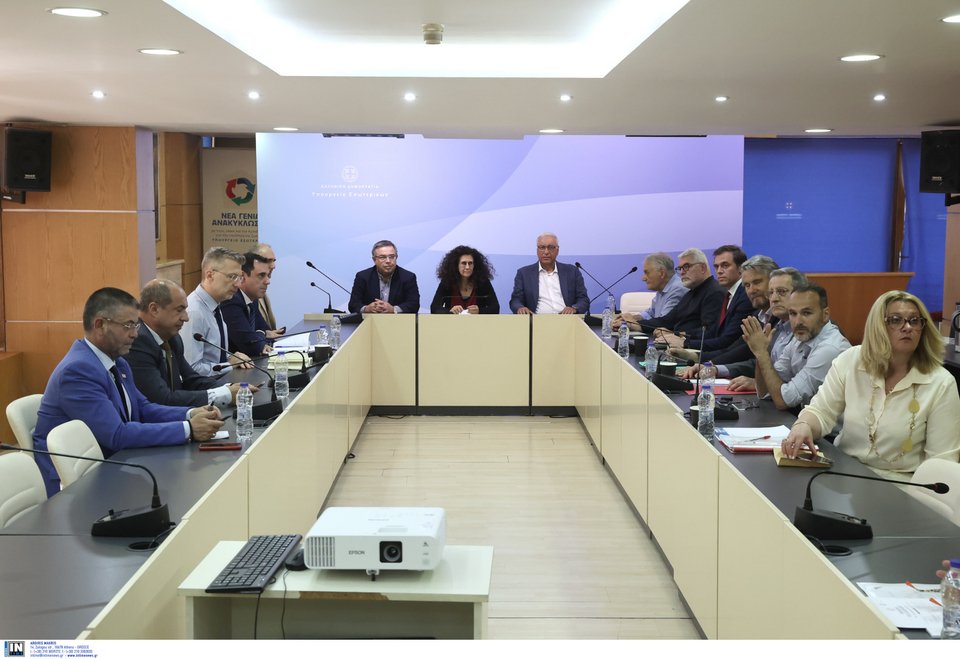 Κατά τη συνεδρίαση της Διακομματικής Επιτροπής με βασικό θέμα συζήτησης τους όρους διαξεγωγής του debate των πολιτικών αρχηγών στις 15 Ιουνίου