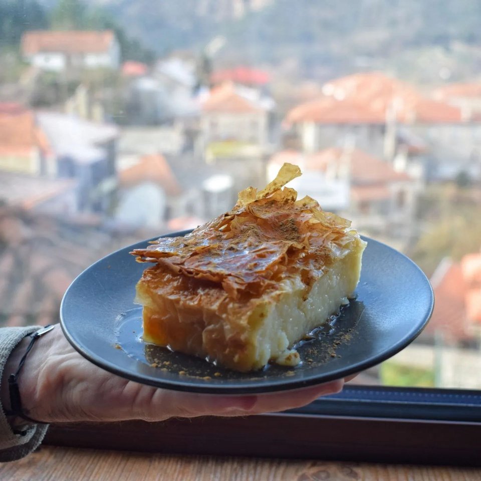 Το γαλακτομπούρεκο στο Ρακόμελο Καρβέλης του Καρπενησίου / Φωτογραφία: eatchers/nstagram