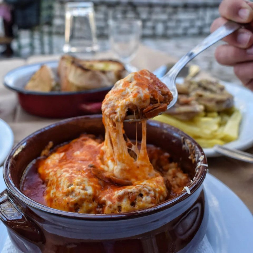 Στο Κρίκελλο της Ευρυτανίας οι eatchers έφαγαν τα πιο νόστιμα μαγειρευτά στην ταβέρνα της Αντιγόνης / Φωτογραφία: eatchers/nstagram