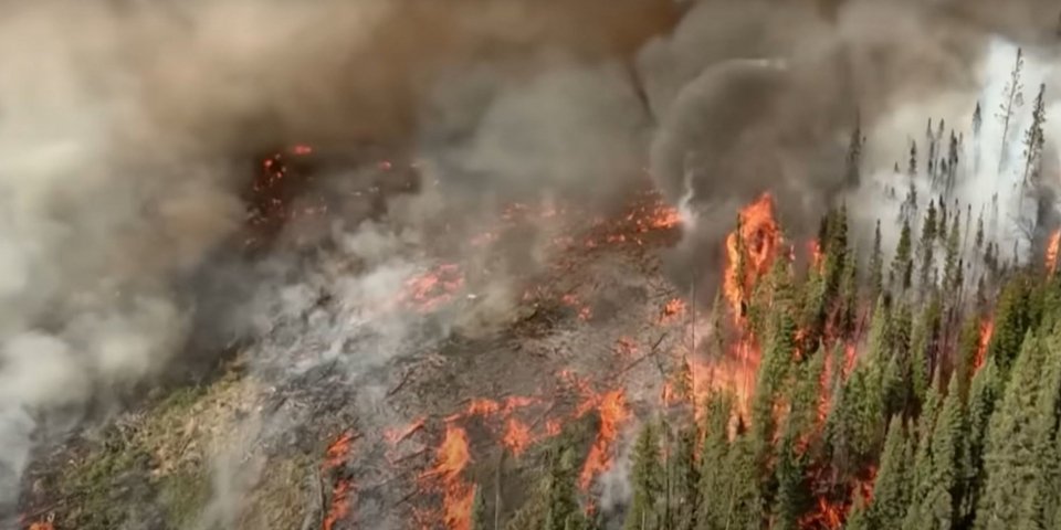 Συνεχίζουν το καταστροφικό τους έργο οι φωτιές στον Καναδά