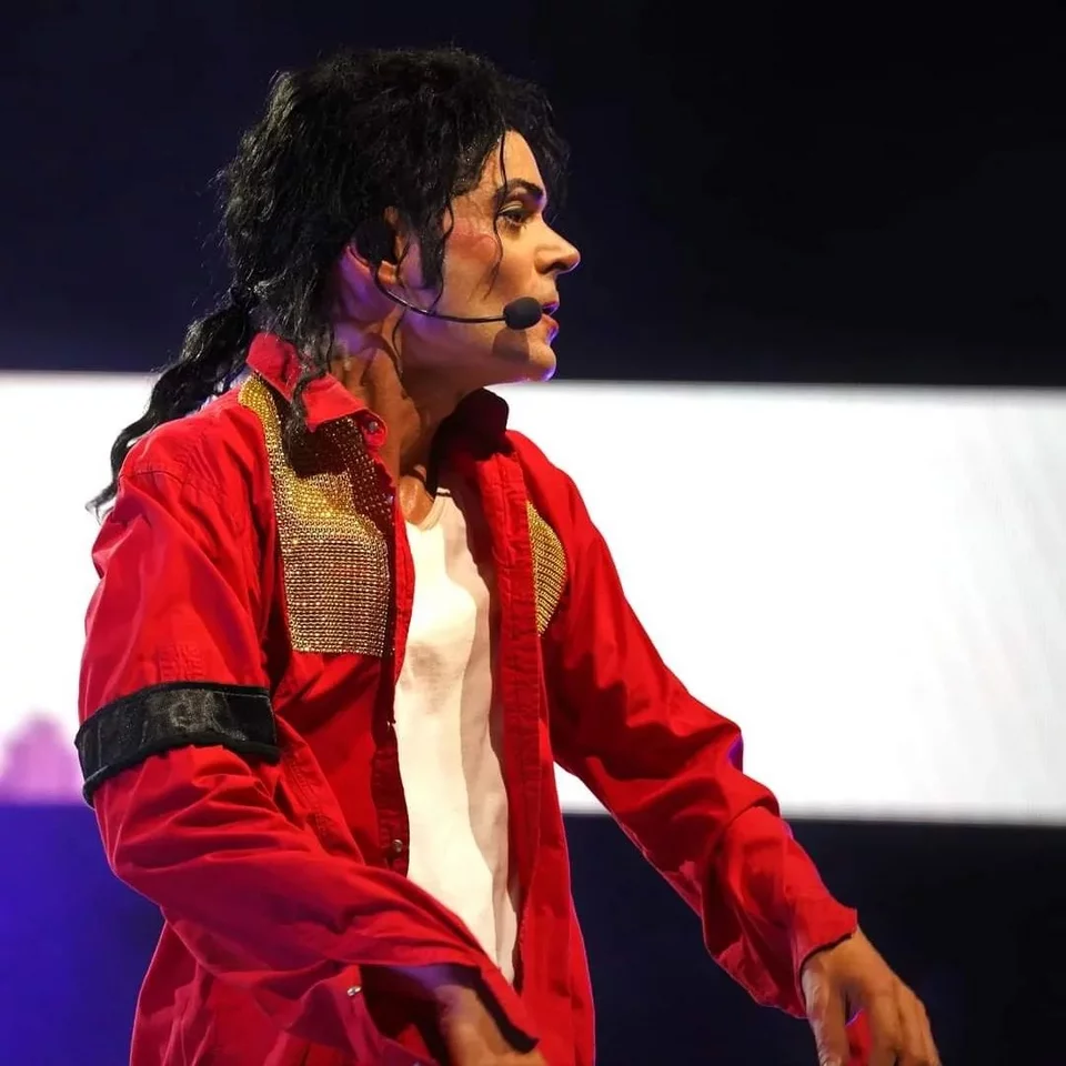 Ο Gustavo Hernández έχει ακριβώς το ίδιο ύψος και τα ίδια κιλά που είχε ο Μάικλ Τζάκσον λίγο πριν πεθάνει το 2009 / Φωτογραφία: gusjackson1975/Instagram