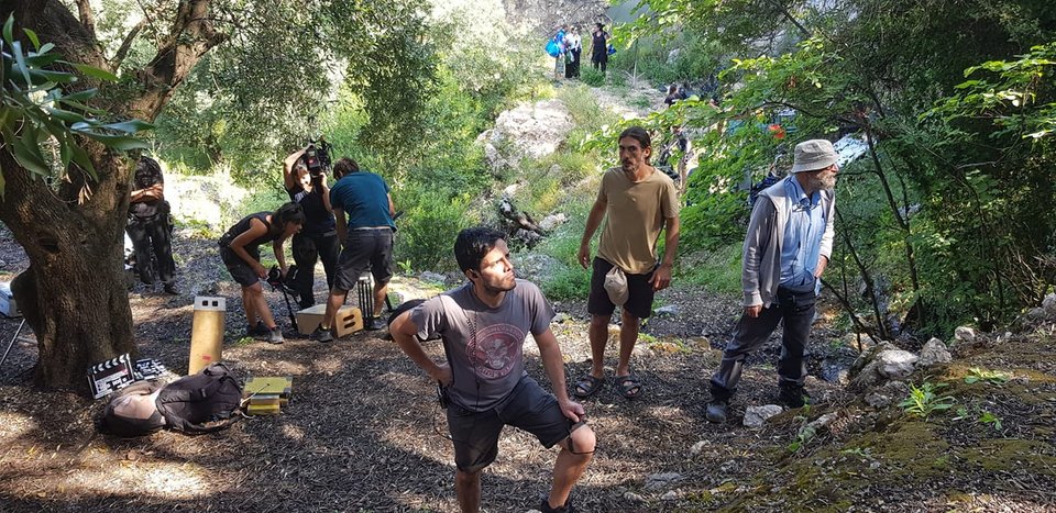 Μέλη του συνεργείου κατά τη διάρκεια γυρισμάτων στην Κέρκυρα
