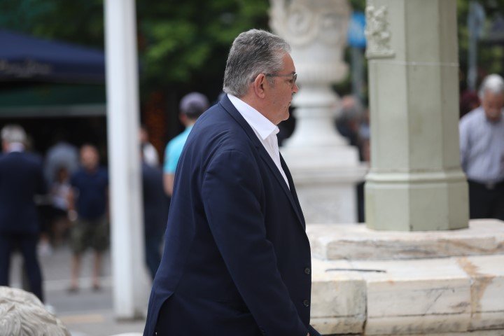 Ο γ.γ. του ΚΚΕ Δημ. Κουτσούμπας στην εξόδιο ακολουθία για τον Γιάννη Μαρκόπουλο / Φωτογραφία: ΓΙΑΝΝΗΣ ΠΑΝΑΓΟΠΟΥΛΟΣ-EUROKINISSI