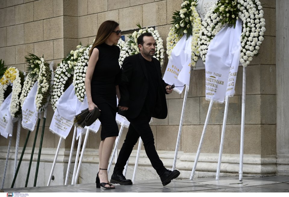 Ο Κώστας Μακεδόνας στην εξόδιο ακολουθία του Γιάννη Μαρκόπουλου / Φωτογραφία: Intimenews/ΒΛΑΣΣΟΠΟΥΛΟΥ ΙΣΜΗΝΗ