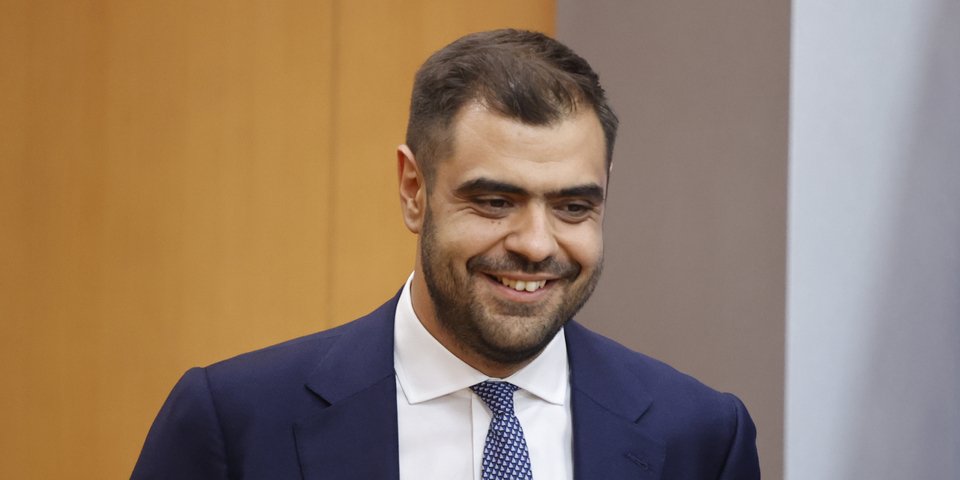 Ο Παύλος Μαρινάκης ετοιμάζεται να κάνει δηλώσεις / Φωτογραφία: ΓΙΩΡΓΟΣ ΚΟΝΤΑΡΙΝΗΣ/EUROKINISSI