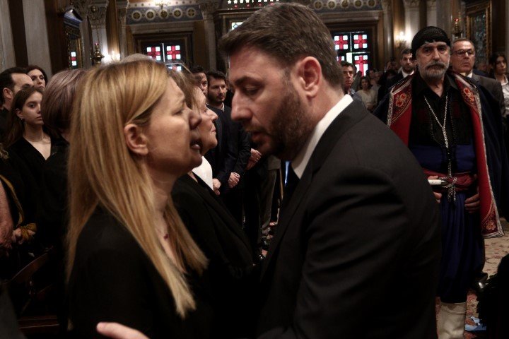 Ο Νίκος Ανδρουλάκης συλλυπείται την οικογένεια του Γιάννη Μαρκόπουλου / Φωτογραφία: ΧΡΗΣΤΟΣ ΜΠΟΝΗΣ/ΑΡΧΙΕΠΙΣΚΟΠΗ ΑΘΗΝΩΝ