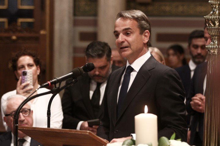 Ο Κυριάκος Μητσοτάκης εκφωνεί τον επικήδειο στην εξόδιο ακολουθία του Γιάννη Μαρκόπουλου / Φωτογραφία: ΧΡΗΣΤΟΣ ΜΠΟΝΗΣ//ΑΡΧΙΕΠΙΣΚΟΠΗ ΑΘΗΝΩΝ