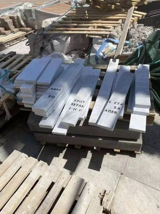Φωτογραφίες από την ανάρτηση του δημοτικού συμβούλου Καλαμάτας