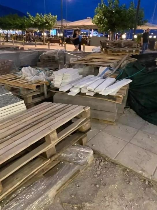 Φωτογραφίες από την ανάρτηση του δημοτικού συμβούλου Καλαμάτας