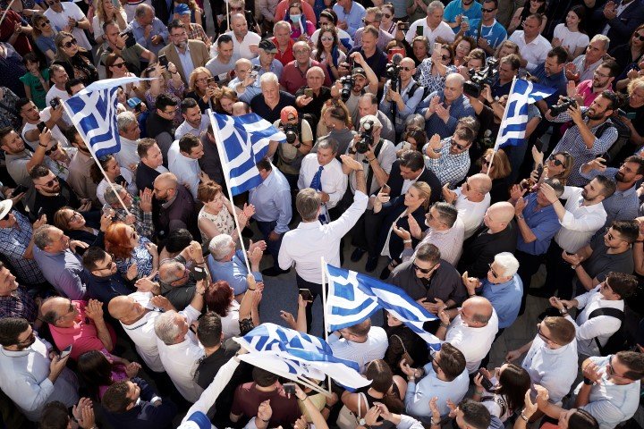 Ο Κυριάκος Μητσοτάκης μιλά στον Ασπρόπυργο