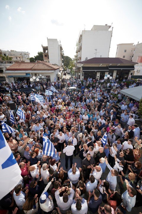 Ο Κυριάκος Μητσοτάκης μιλά στον Ασπρόπυργο