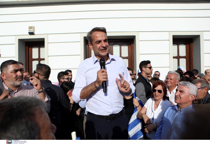 Ο Κυριάκος Μητσοτάκης μιλά στον Ασπρόπυργο