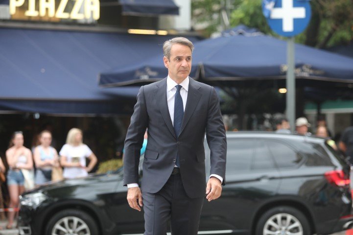 Ο Κυριάκος Μητσοτάκης στην εξόδιο ακολουθία για τον Γιάννη Μαρκόπουλο / Φωτογραφία: ΓΙΑΝΝΗΣ ΠΑΝΑΓΟΠΟΥΛΟΣ-EUROKINISSI