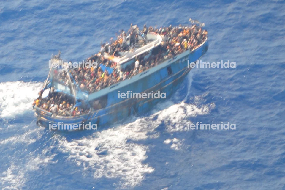 Φωτογραφίες-ντοκουμέντο iefimerida: Δείτε το σκάφος κατάφορτο με τους μετανάστες πριν το ναυάγιο στην Πύλο