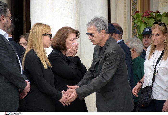 Ο Γιώργος Νταλάρας συλλυπείται την οικογένεια του Γιάννη Μαρκόπουλου / Φωτογραφία: Intimenews