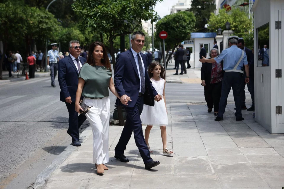 Ο Χρίστος Δήμας με τον σύζυγό του και την κόρη τους
