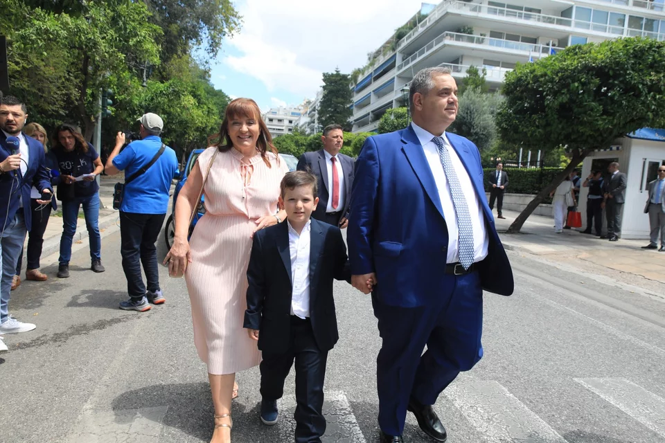 Ο νέος υφυπουργός Εργασίας, Βασίλης Σπανάκης, με την οικογένειά του