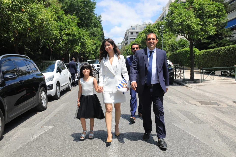 Ο νέος υφυπουργός Προστασίας του Πολίτη, Κώστας Κατσαφάδος, με την οικογένειά του