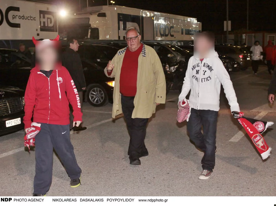 Ο Θεόδωρος Πάγκαλος στο γήπεδο το 2014 με τα 13χρονα τότε δίδυμα αγόρια του