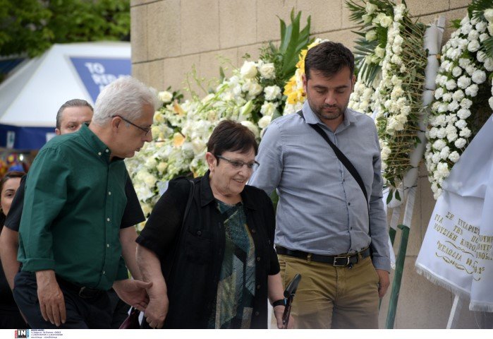 Η Αλέκα Παπαρήγα στην εξόδιο ακολουθία του Γιάννη Μαρκόπουλου / Φωτογραφία: Intimenews/ΒΛΑΣΣΟΠΟΥΛΟΥ ΙΣΜΗΝΗ