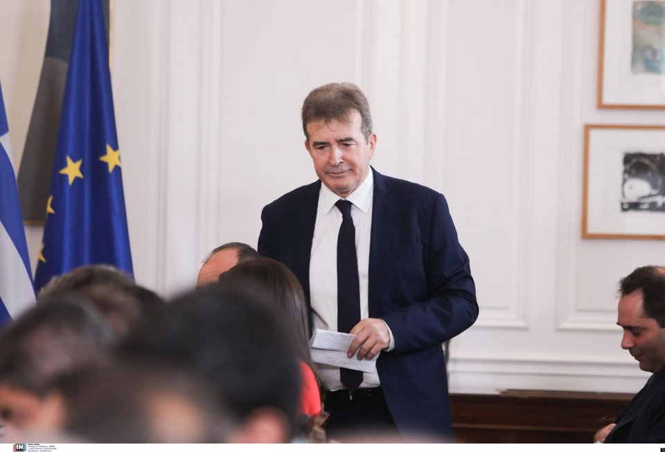 Το ευαίσθητο πόστο του υπουργού Υγείας ανέλαβε ο Μιχάλης Χρυσοχοΐδης