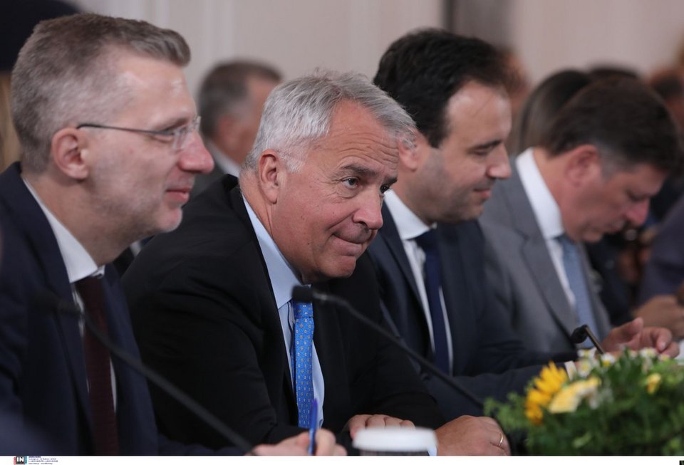 Σταθερός στο πόστο του και ο Άκης Σκέρτσος στο Μέγαρο Μαξίμου