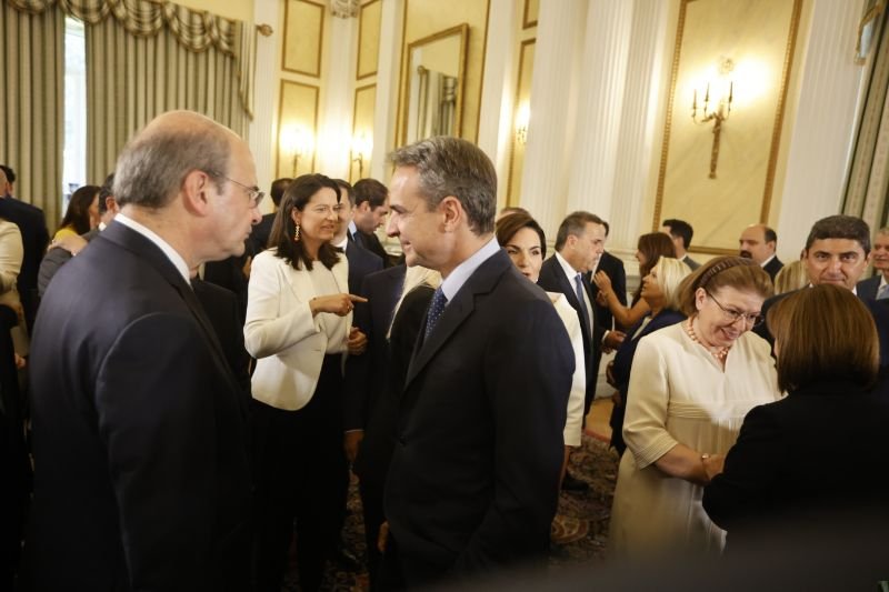 Ενα μίνι πηγαδάκι του πρωθυπουργού με τον νέο «τσάρο» της Οικονομίας 