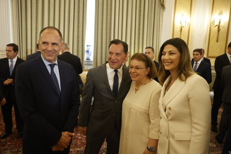 Μια φωτογραφία για τέσσερις... Γ. Γεραπετρίτης, Α. Γεωργιάδης, Λ. Μενδώνη, Σ. Ζαχαράκη. 