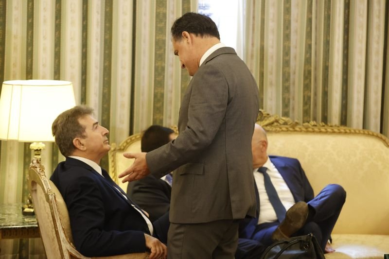 Ο Μιχάλης Χρυσοχοΐδης σε συζήτηση με τον Αδωνι Γεωργιάδη 