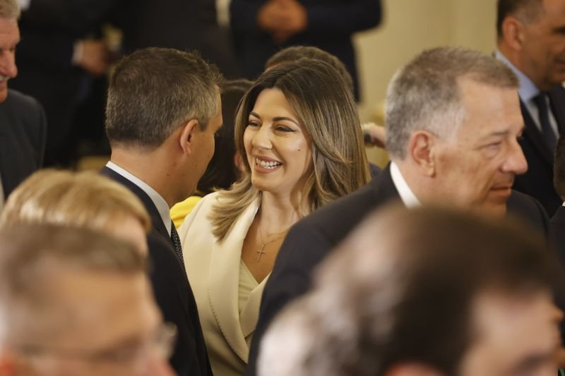 Σοφία Ζαχαράκη, Χρίστος Δήμας σε τελείως διαφορετικά καθήκοντα και οι δύο από σήμερα. Η μεν πρώτη στο υπουργείο Οικογένειας, ο δε δεύτερος στο υπουργείο Πολιτισμού. 