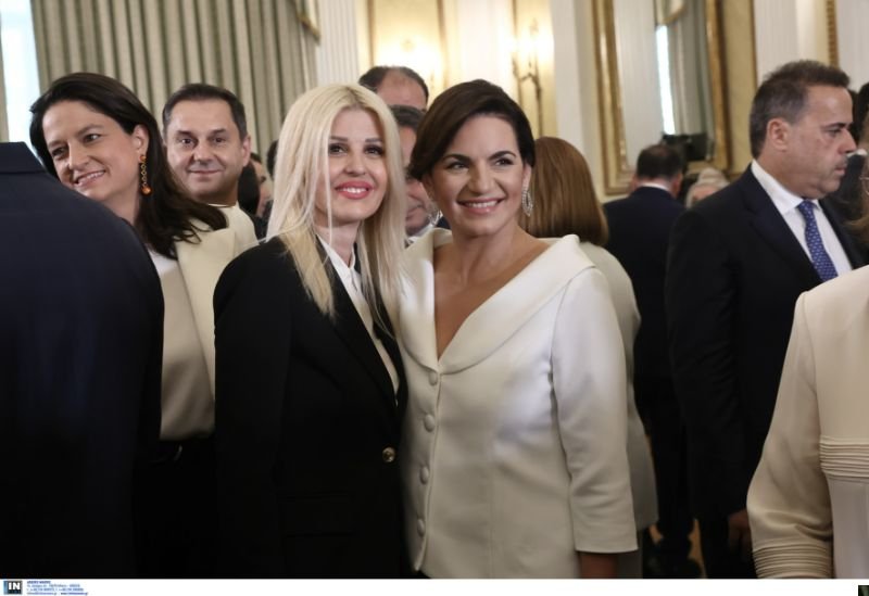 Οι δύο κυρίες του Τουρισμού μαζί. Ελενα Ράπτη και Ολγα Κεφαλογιάννη. 