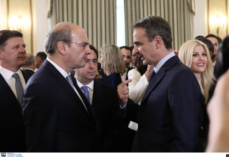 Ο Κυριάκος Μητσοτάκης με τον νέο «τσάρο» της Οικονομίας, Κωστή Χατζηδάκη 