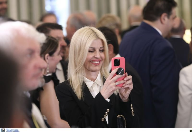 Η Ελενα Ράπτη και σε ρόλο φωτογράφου!