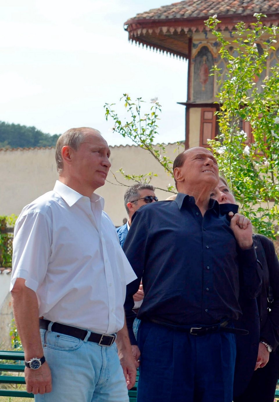 Επίσης από την επίσκεψη Μπερλουσκόνι στην Κριμαία το 2015, μια επίσκεψη ένδειξη συμβολικής υποστήριξης προς τον στενό του φίλο, τον Ρώσο πρόεδρο Βλαντίμιρ Πούτιν