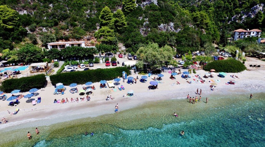 Η παραλία Λιμνονάρι στη Σκόπελο