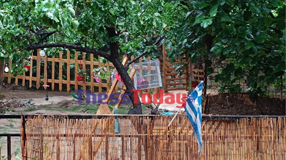 Ξεχείλισε ρέμα από την κακοκαιρία στη Θεσσαλονίκη