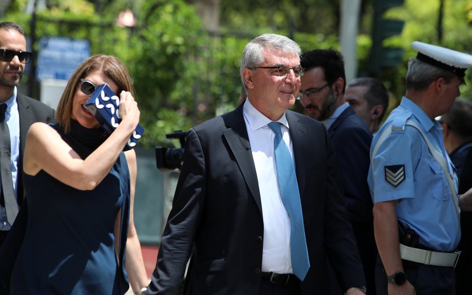 Ο κ.Τσαγκλόγλου κατά την άφιξή του στο Προεδρικό Μέγαρο συνοδευόμενος από τη σύζυγό του