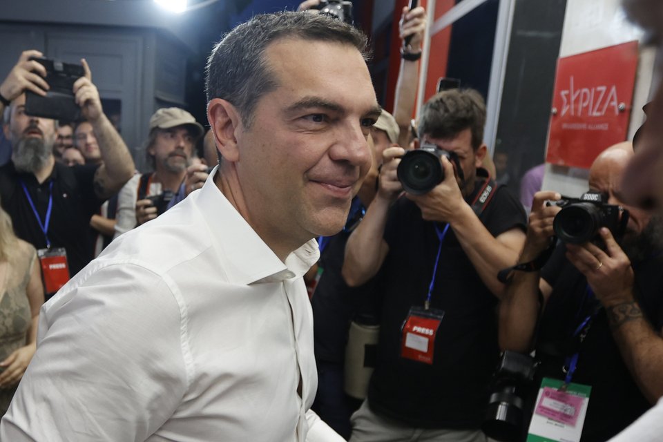 Ο Αλέξης Τσίπρας στα γραφεία του ΣΥΡΙΖΑ μετά τα αποτελέσματα των εκλογών της 25ης Ιουνίου