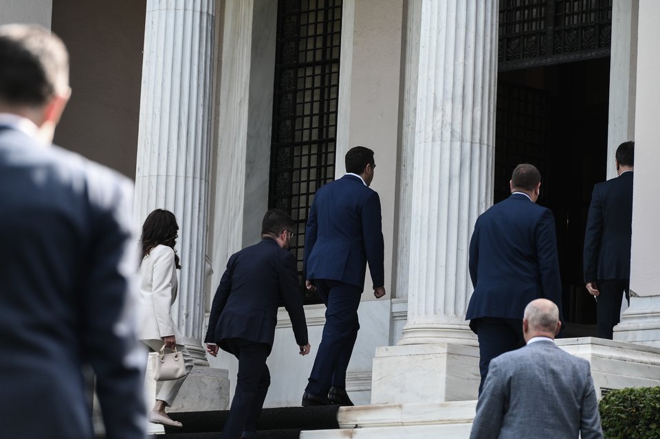 H άφιξη του Αλέξη Τσίπρα στο Μέγαρο Μαξίμου / EUROKINISSI
