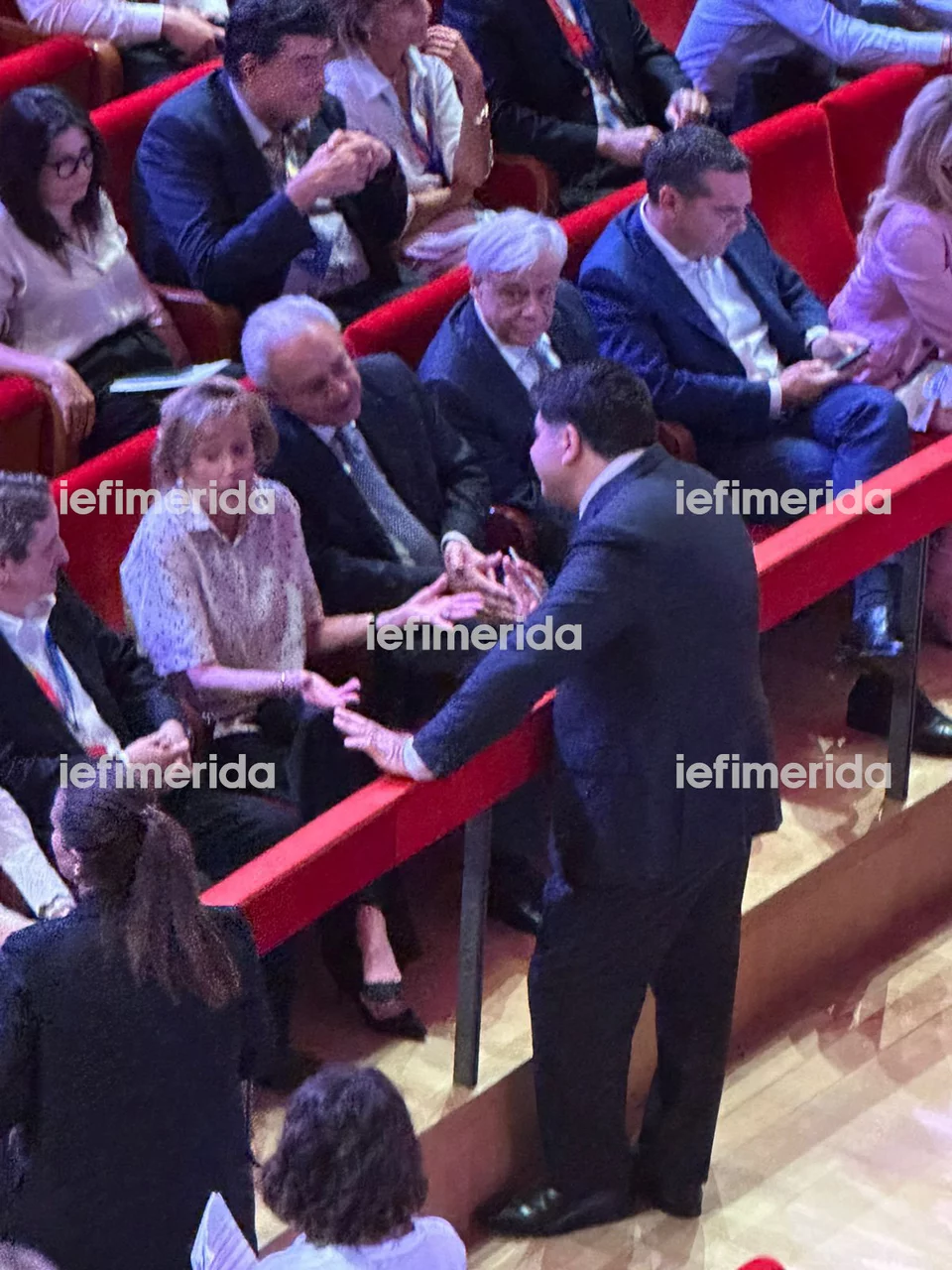 Ο πρέσβης των ΗΠΑ στην Ελλάδα Τζορτ Τσούνης, στα δεξιά του ο πρώην ΠτΔ Προκόπης Παυλόπουλος και ο Αλέξης Τσίπρας