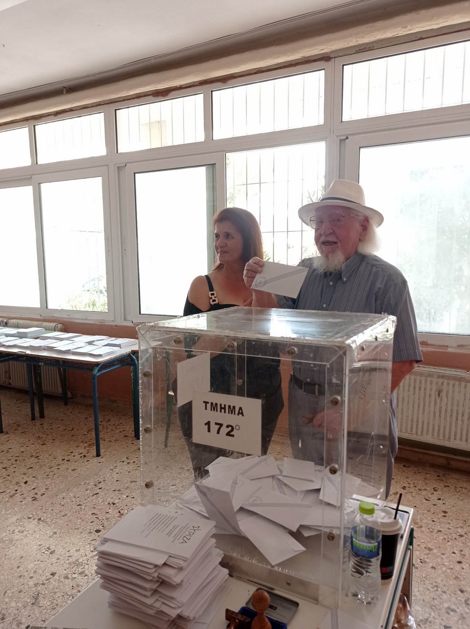 Ψηφοφόρος ετών 99 στην κάλπη στον Βόλο