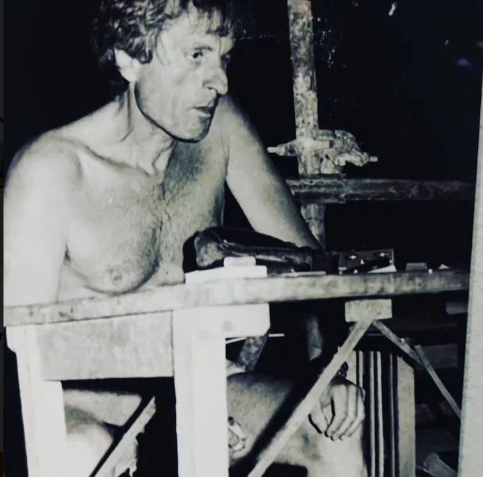 Ο Ιάννης Ξενάκης στις πρόβες στις Μυκήνες . Αρχειο οικογένειας Ιάννη Ξενάκη