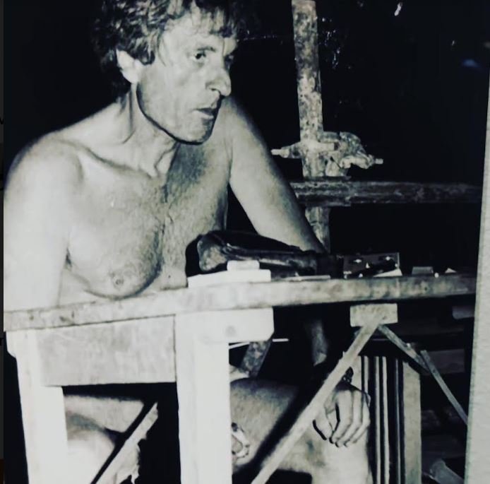 Ο Ιάννης Ξενάκης στις πρόβες στις Μυκήνες . Αρχειο οικογένειας Ιάννη Ξενάκη