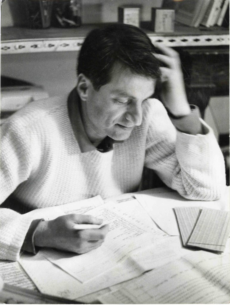 Ο Ιάννης ξενάκης στη rue Clauzel, το 1960 / Joam Gardom, Coll. Famille IX DR