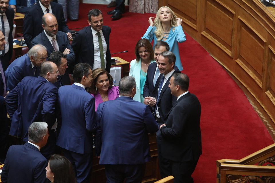 Ο πρωθυπουργός Κυριάκος Μητσοτάκης με την Κοινοβουλευτική Ομάδα της ΝΔ / ΑΠΕ-ΜΠΕ
