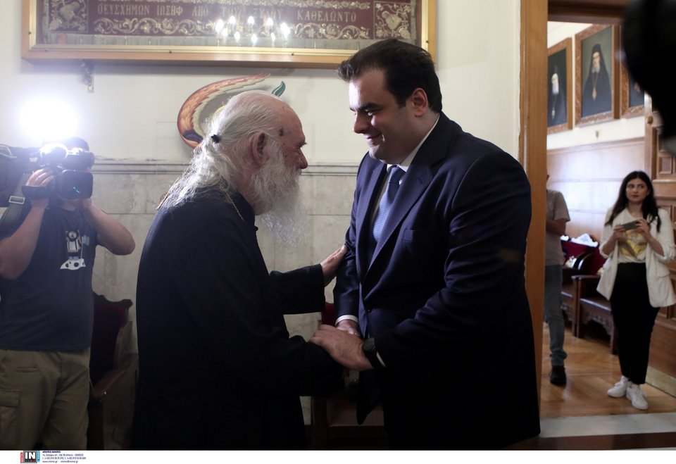 Ο Αρχιεπίσκοπος Ιερώνυμος καλωσόρισε τον Κυριάκο Πιερρακάκη στην Ιερά Αρχιεπισκοπή Αθηνών / Φωτογραφία: Intime -ΠΕΡΙΣΤΕΡΗΣ ΔΗΜΗΤΡΗΣ